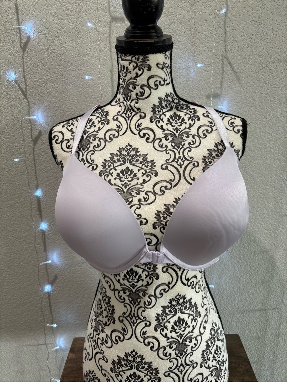 Victoria's Secret Pale Lavender Front-Close Push-Up Bra